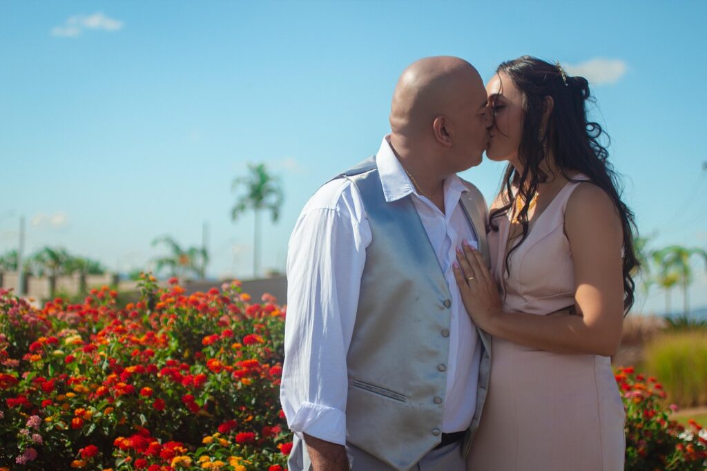 恋愛における友達以上恋人未満の関係を深める方法は？