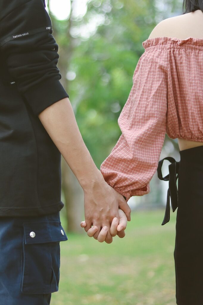 彼女いるか聞けない不安を解消する恋愛のアプローチは？