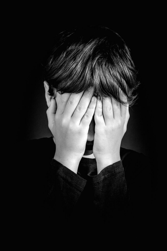 不安で責めてしまう自分への対処法は？